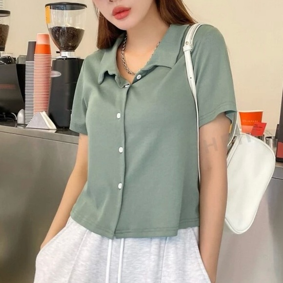 3/$15‼️ Trendy DAZY Green Cropped Button-Up Tee with Collar, Size L, Stretchy - Picture 4 of 14